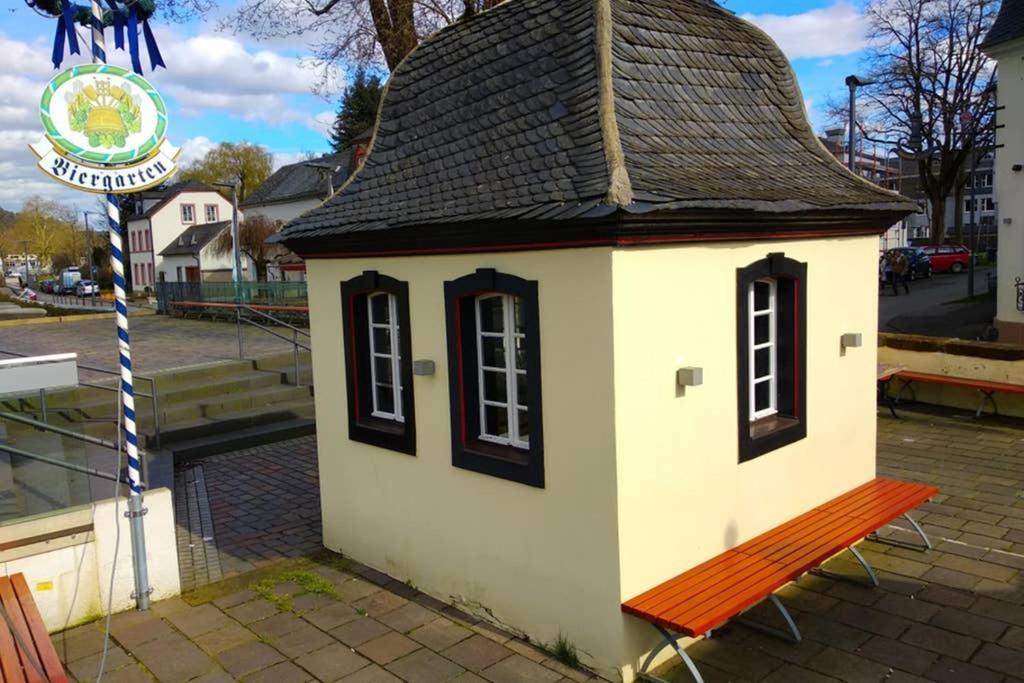 Pearl Studio Apart - King Bed - Netflix - Projector - Fast Wi-Fi Trier Exterior photo